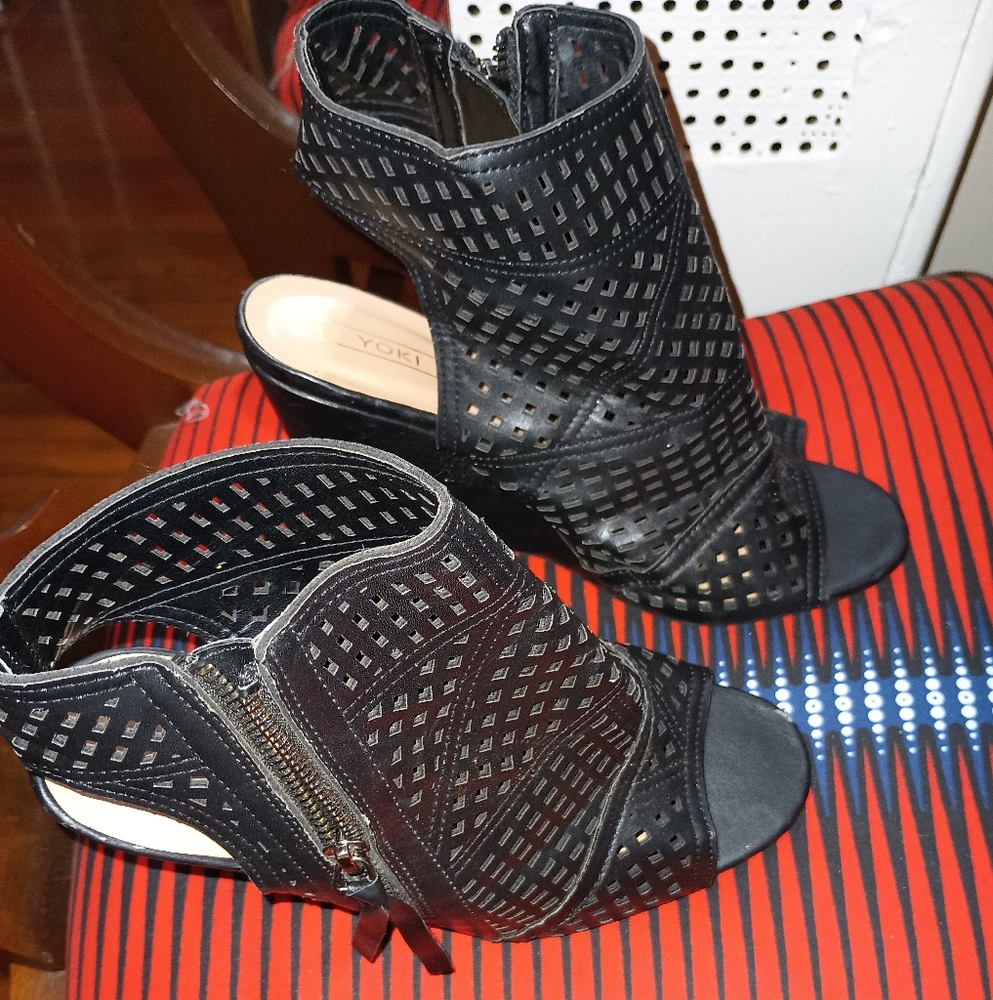 Yoki brand,black, size 8